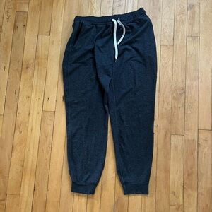Vuori women’s performance jogger size small